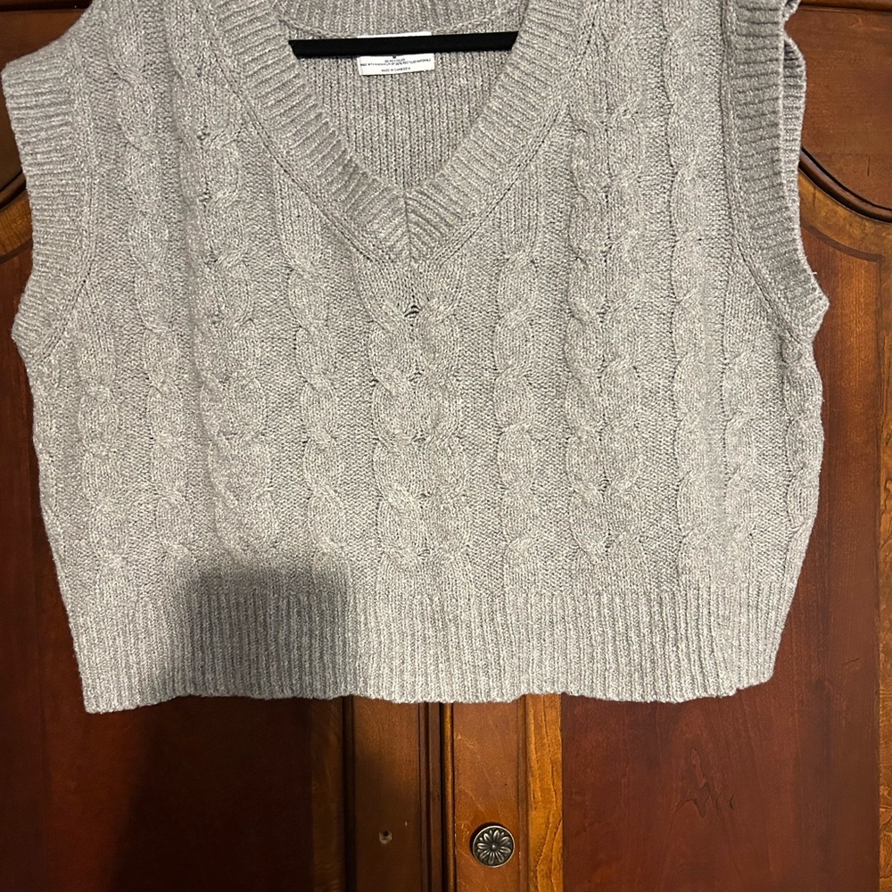 Old Navy Light Gray Cable Knit V-Neck Sweater Vest